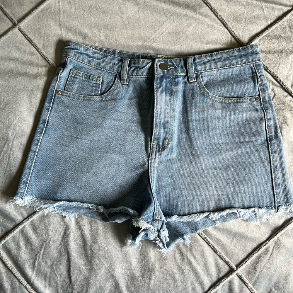 ✨NWOT✨ PrettyLittleThing Jean Shorts